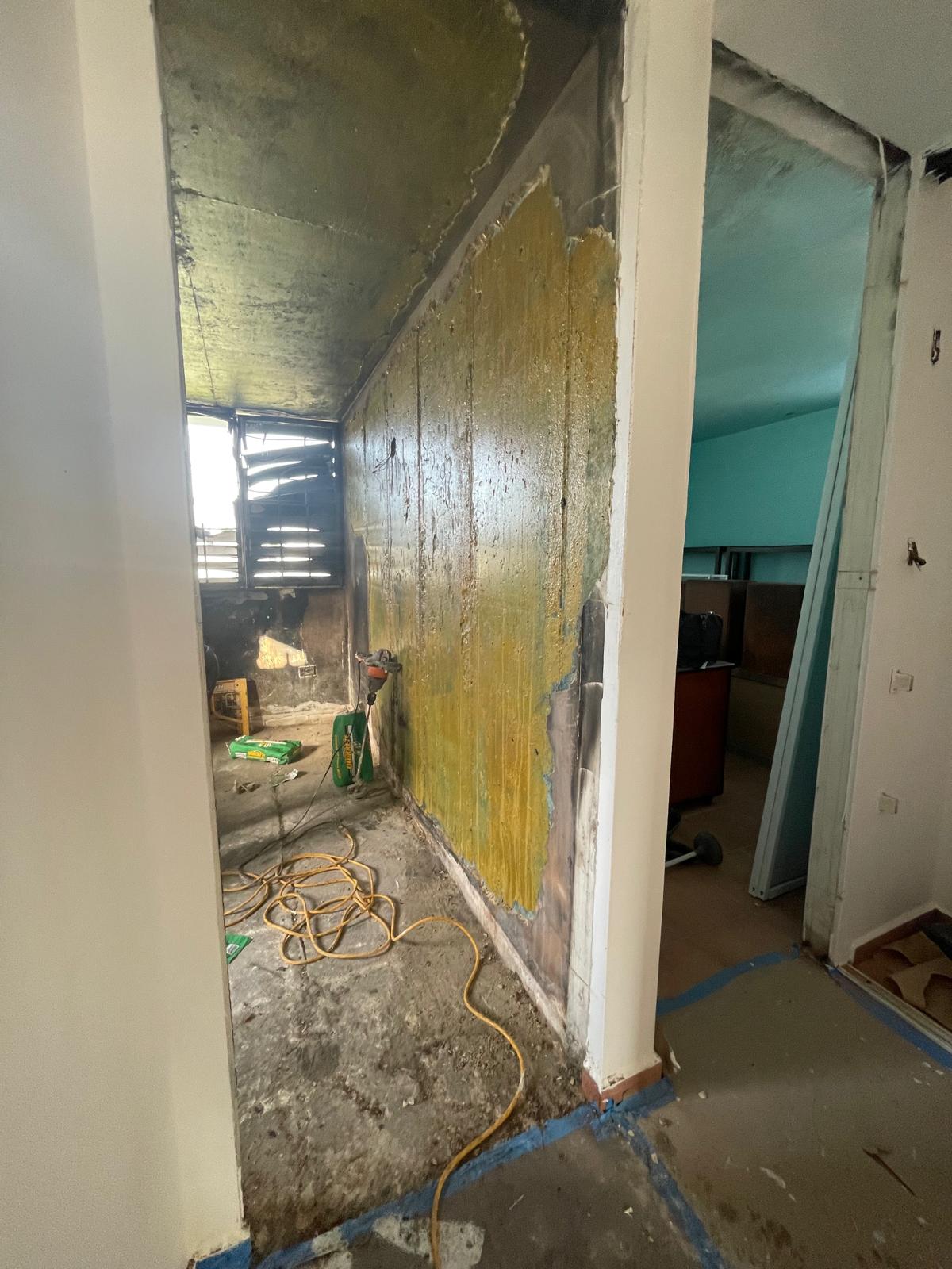 Trabajo de restauracion por incendio, humo e inundacion en Puerto Rico - Desarrollos Industriales LLC (foto 49)